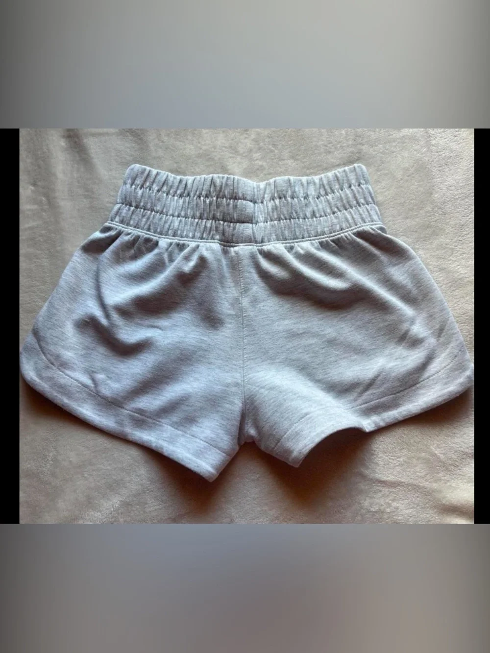 Grey yogalicious sweatshorts with pockets